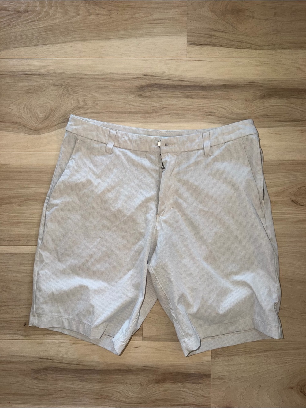 lululemon athletica Men's White Athletic Golf Shorts